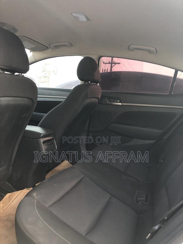 Hyundai Elantra Limited Sedan FWD (2.0L 4cyl 6A) 2017 White