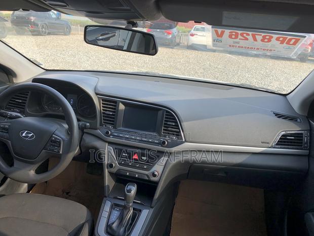 Hyundai Elantra Limited Sedan FWD (2.0L 4cyl 6A) 2017 White