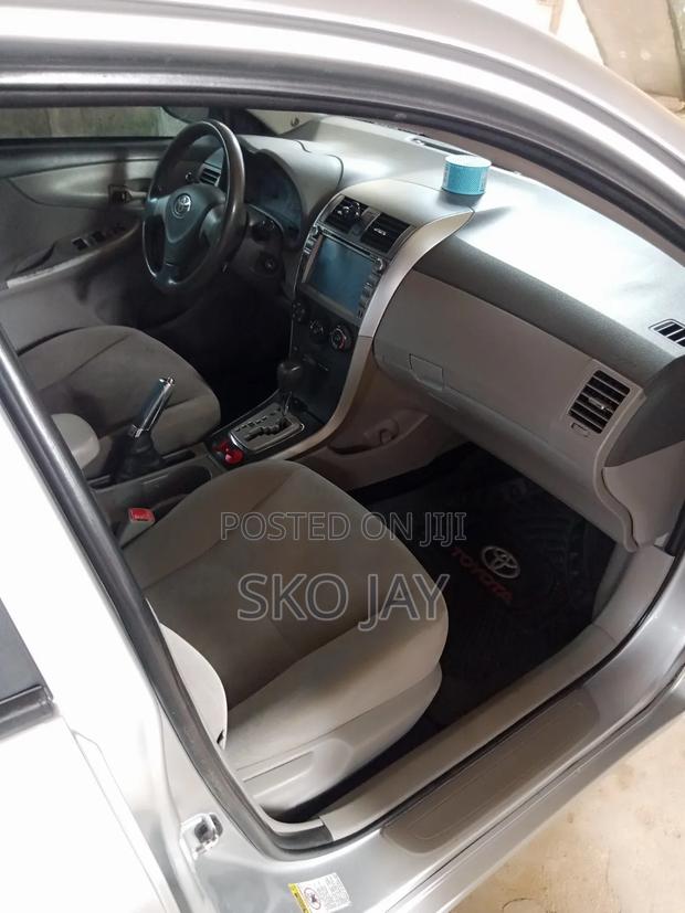 Toyota Corolla 2010 Silver