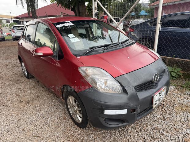 Toyota Vitz 1.3 FWD 5dr 2010 Red