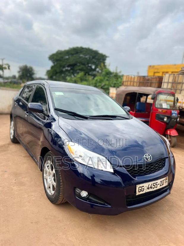 Toyota Matrix L Hatchback FWD (1.8L 4cyl 5M) 2012 Blue