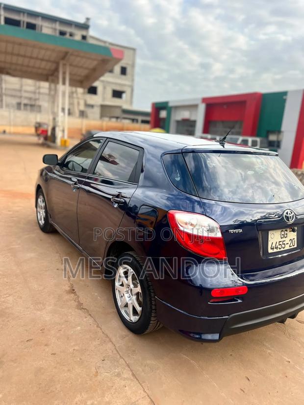 Toyota Matrix L Hatchback FWD (1.8L 4cyl 5M) 2012 Blue