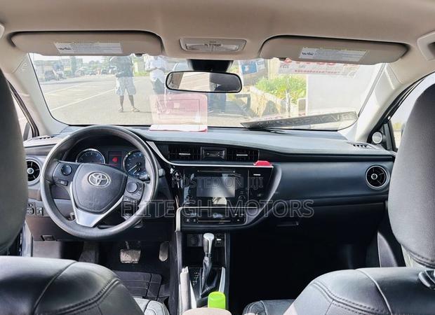 Toyota Corolla LE 4dr Sedan (1.8L 4cyl CVT) 2017 Gray