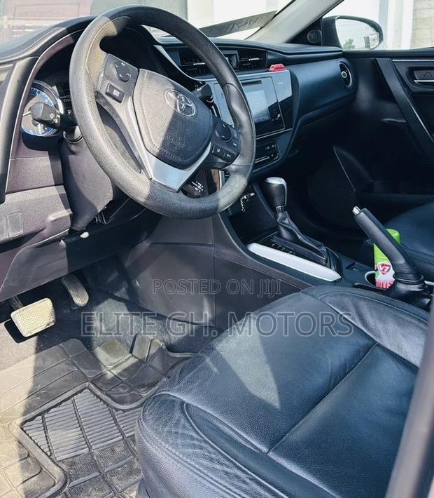 Toyota Corolla LE 4dr Sedan (1.8L 4cyl CVT) 2017 Gray