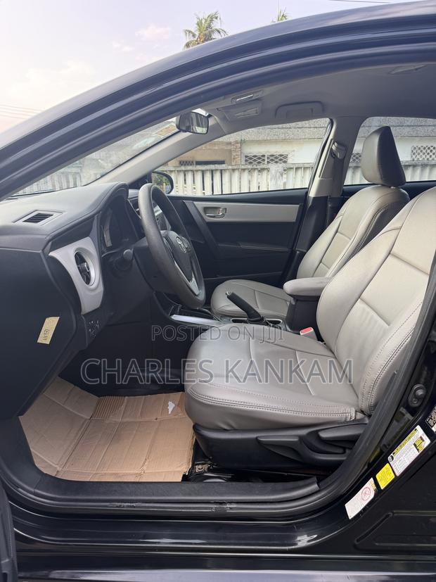 Toyota Corolla LE (1.8L 4cyl 2A) 2018 Black