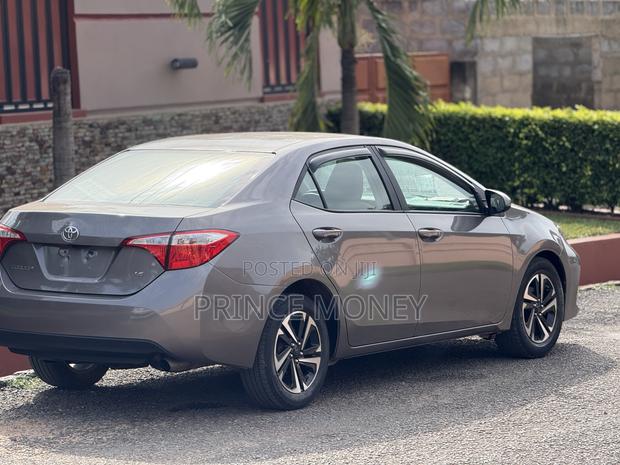 Toyota Corolla 2016 Gold