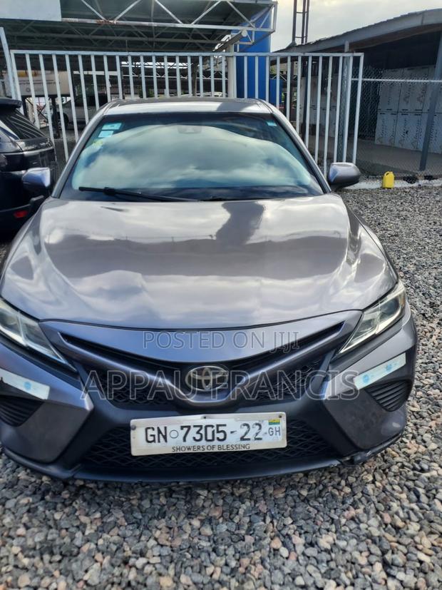 Toyota Camry SE (2.5L 4cyl 8A) 2019 Gray