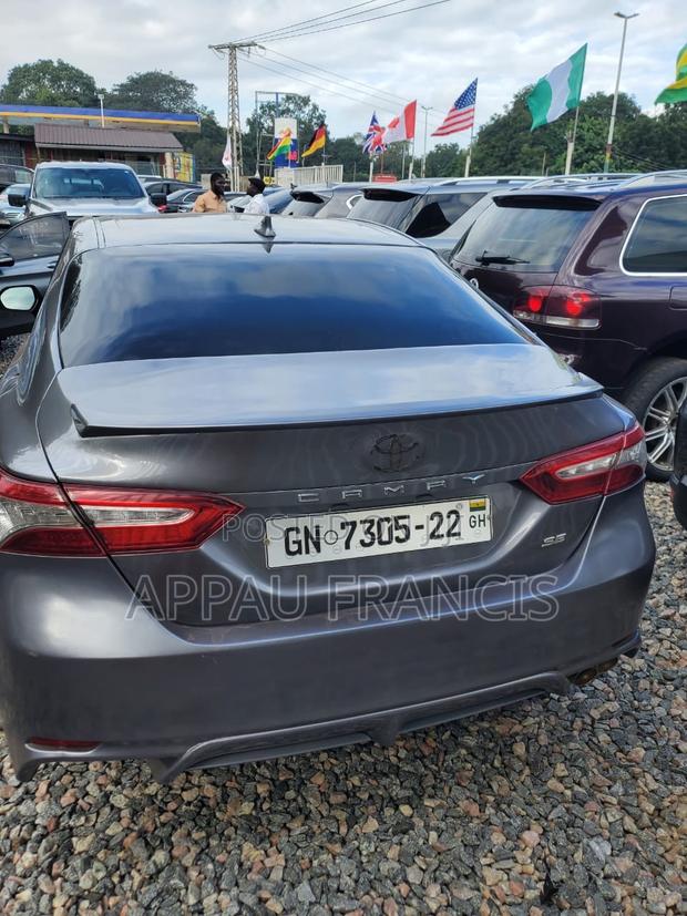Toyota Camry SE (2.5L 4cyl 8A) 2019 Gray