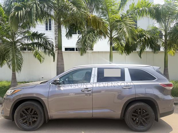 Toyota Highlander LE V6 4x4 (3.5L 6cyl 6A) 2016 Gray