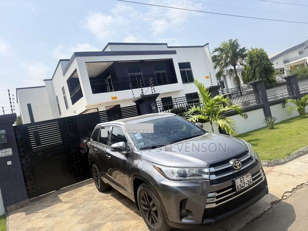 Toyota Highlander LE V6 4x4 (3.5L 6cyl 6A) 2016 Gray