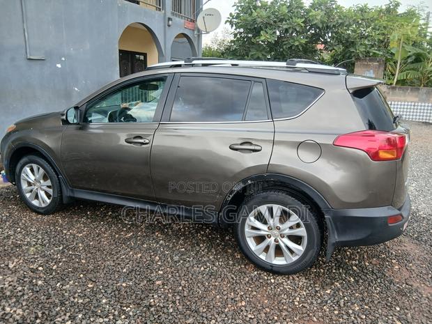 Toyota RAV4 Limited 4dr SUV (2.5L 4cyl 6A) 2015 Gray