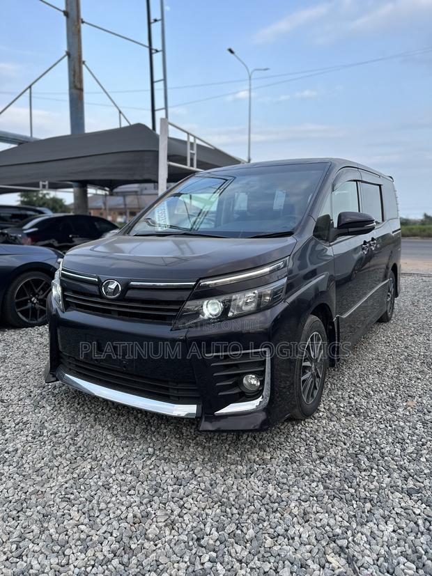 Toyota Voxy 2015 Black