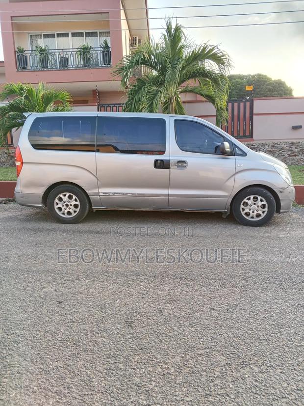 Hyundai H200 2012 Gray