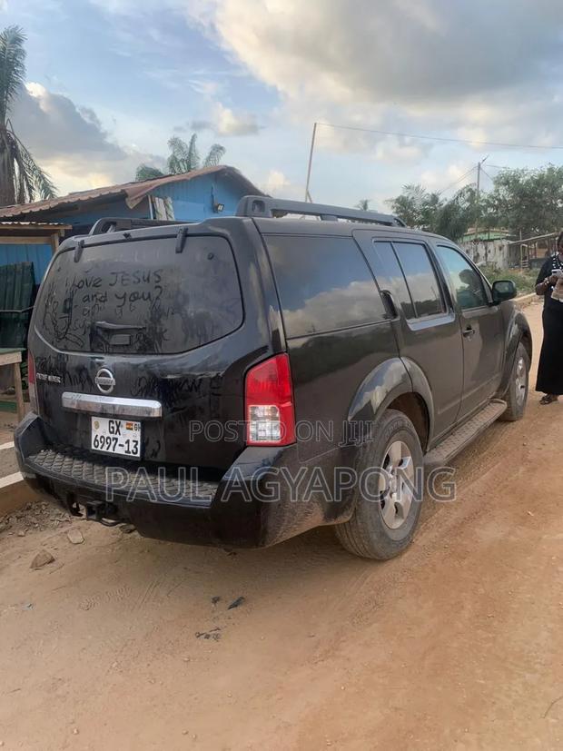 Nissan Hardbody 2013 Black