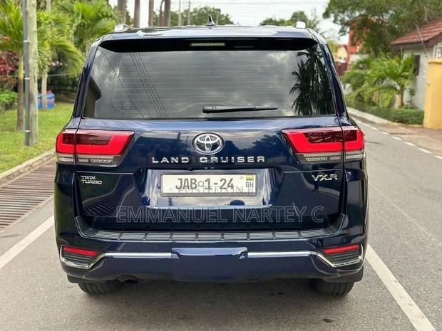 Toyota Land Cruiser 2024 Teal