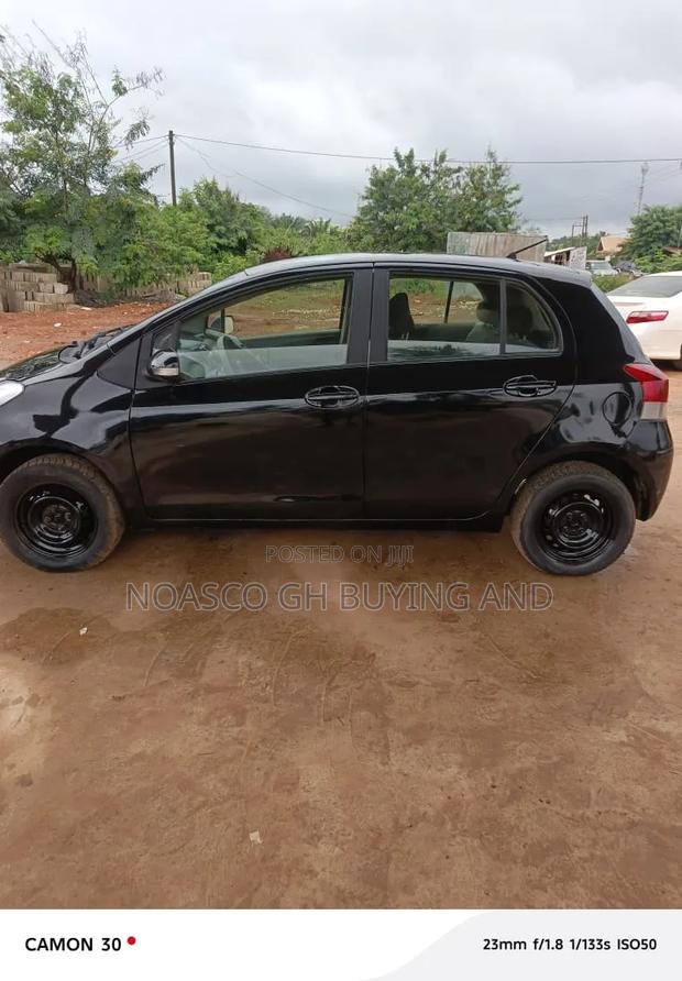 Toyota Vitz 2009 Black