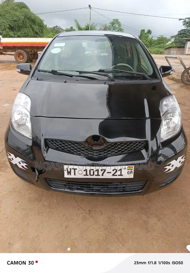Toyota Vitz 2009 Black