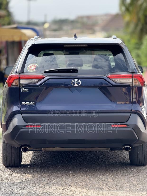 Toyota RAV4 2021 Blue