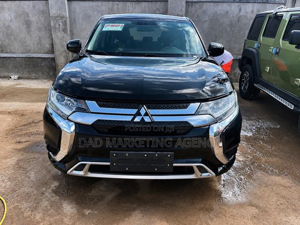 Mitsubishi Outlander 2022 Black