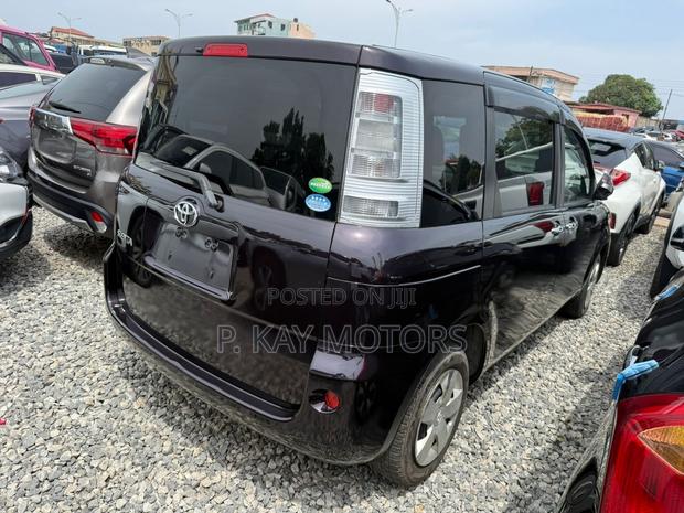 Toyota Sienta 1.5 FWD 2013 Matt Black