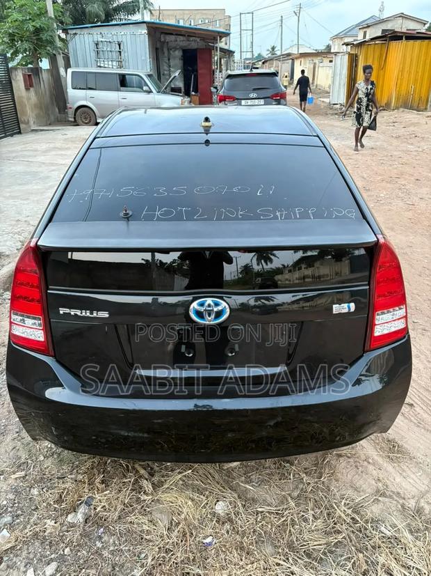 Toyota Prius Five 4dr Hatchback (1.8L 4cyl gas/electric hybrid CVT)