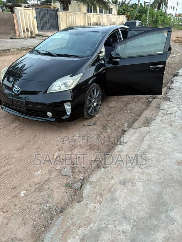 Toyota Prius Five 4dr Hatchback (1.8L 4cyl gas/electric hybrid CVT)