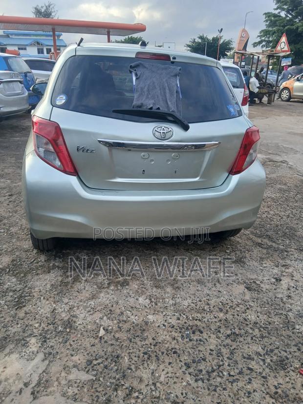 Toyota Vitz 1.0 FWD 5dr 2013 Gray