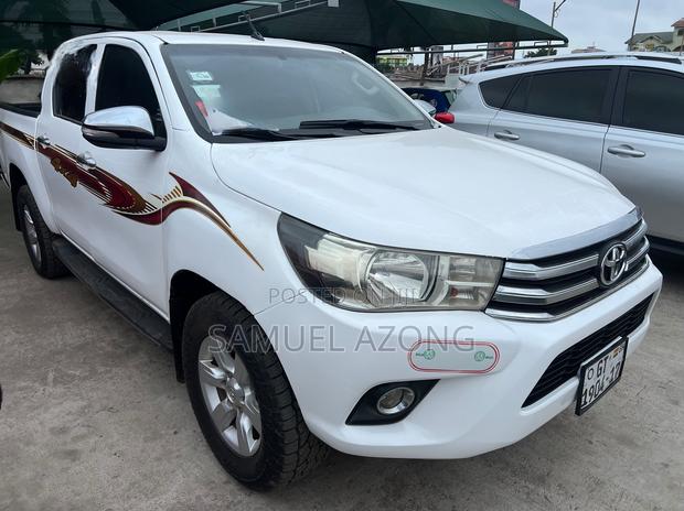 Toyota Hilux SR+ 4x4 2017 White