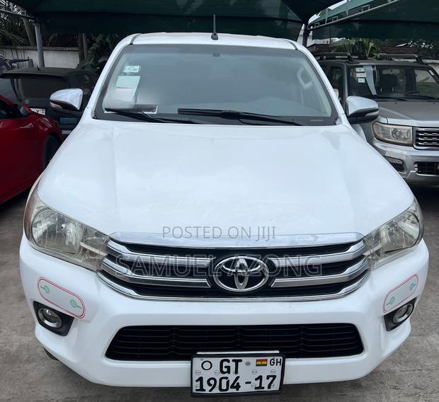 Toyota Hilux SR+ 4x4 2017 White