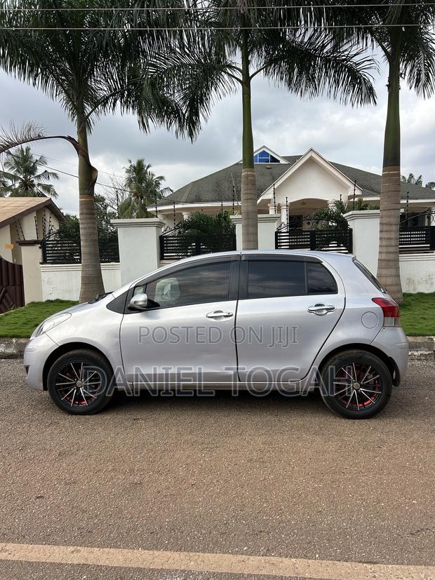 Toyota Vitz 1.3 AWD 3dr 2010 Silver