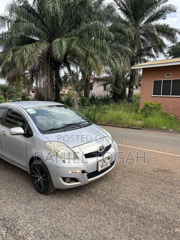 Toyota Vitz 1.3 AWD 3dr 2010 Silver