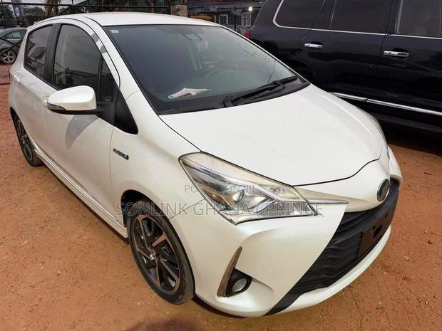 Toyota Vitz 1.3 AWD 3dr 2017 White