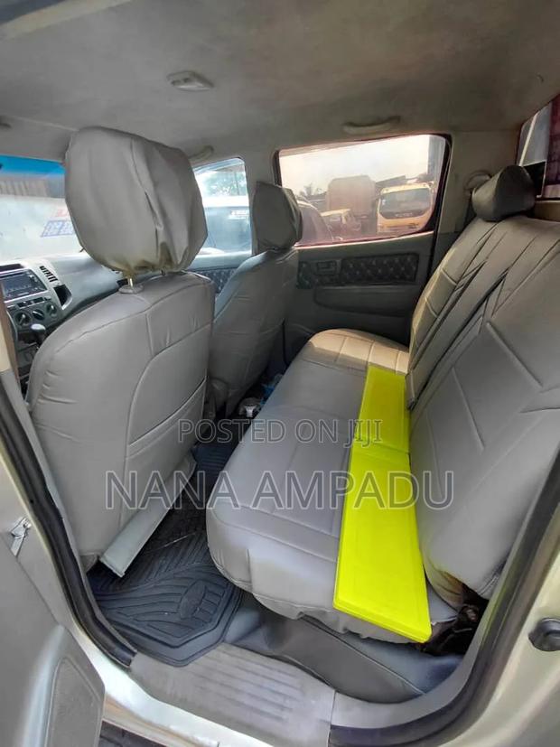 Toyota Hilux 2012 Silver