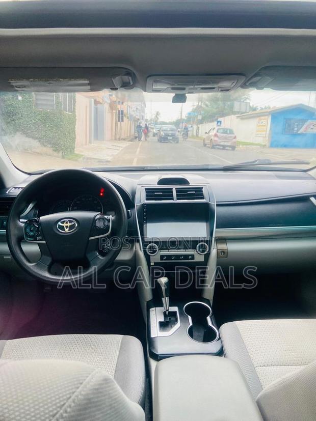 Toyota Camry LE 4dr Sedan (2.5L 4cyl 6A) 2014