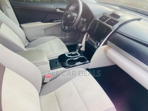 Toyota Camry LE 4dr Sedan (2.5L 4cyl 6A) 2014