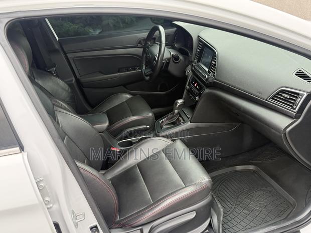 Hyundai Elantra Sport Sedan FWD (1.6L 4cyl 6M) 2017 Black