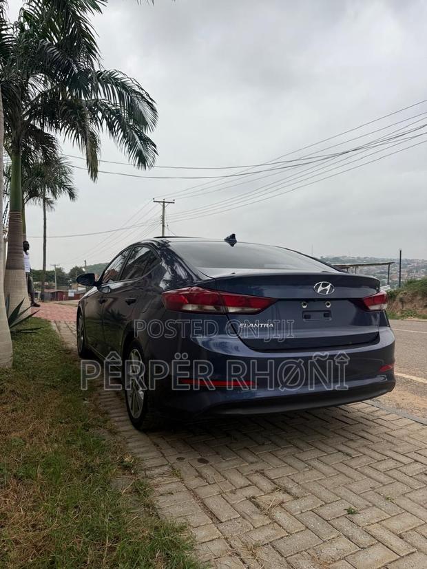 Hyundai Elantra 2018 Blue