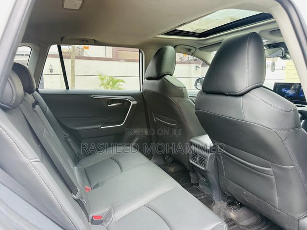 Toyota RAV4 XLE AWD 2023 White