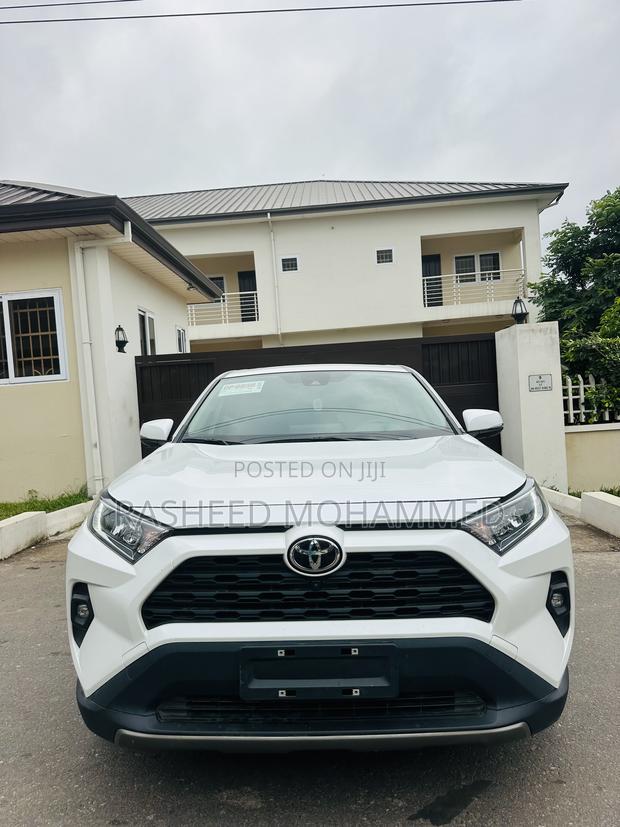 Toyota RAV4 XLE AWD 2023 White