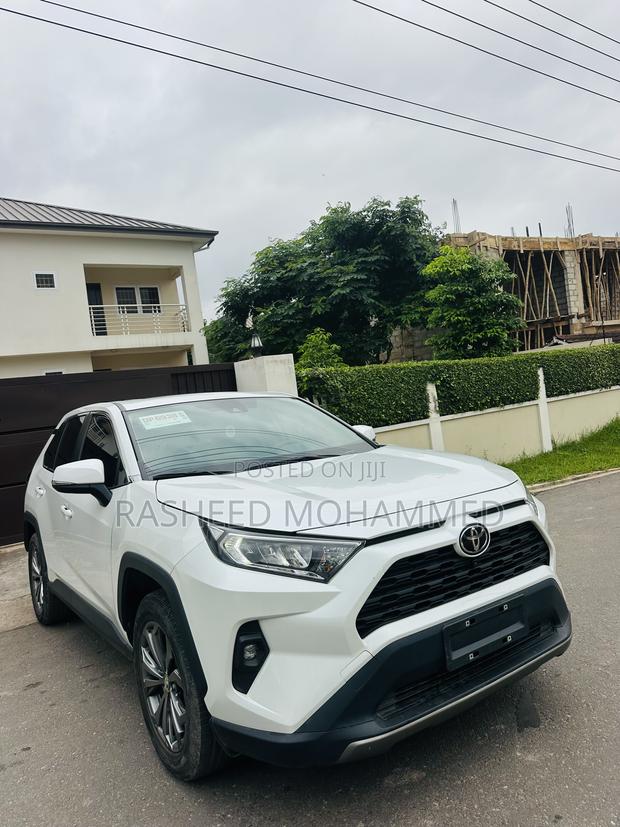 Toyota RAV4 XLE AWD 2023 White