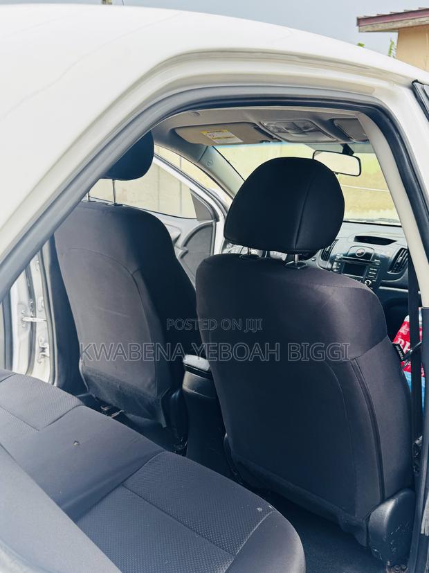 Kia Forte EX Hatchback 2013 White