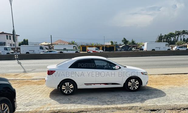 Kia Forte EX Hatchback 2013 White