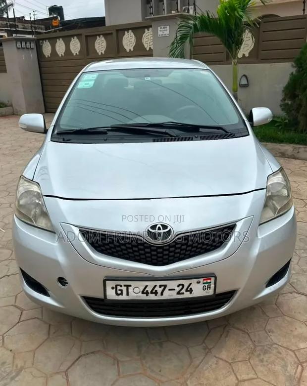 Toyota Belta 2010 Silver