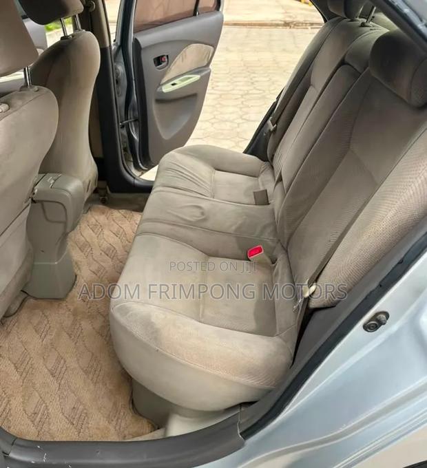 Toyota Belta 2010 Silver