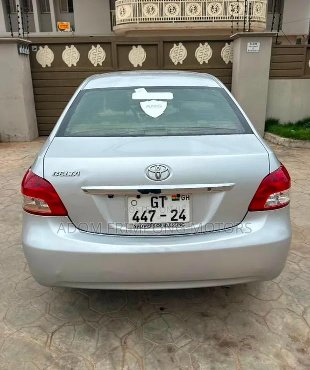 Toyota Belta 2010 Silver