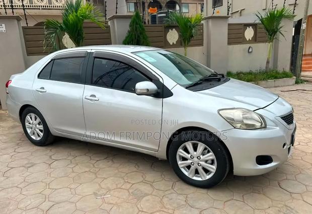Toyota Belta 2010 Silver