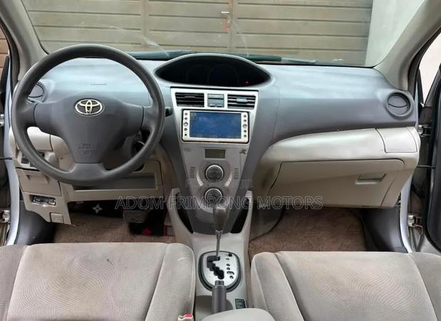 Toyota Belta 2010 Silver