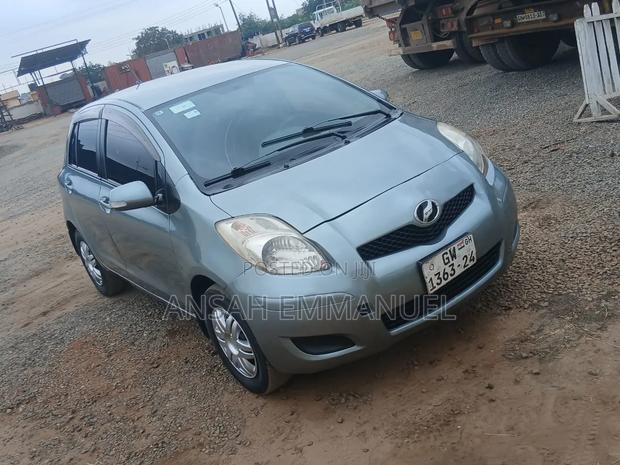 Toyota Vitz 2010 Gray
