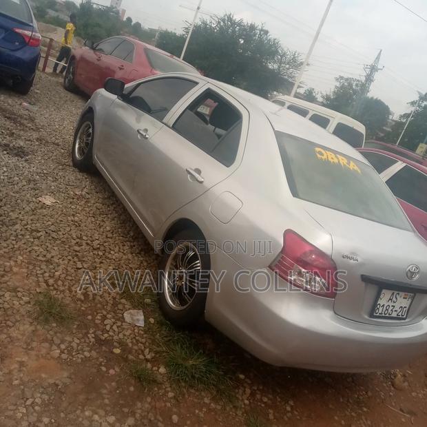 Toyota Yaris 2011 Silver