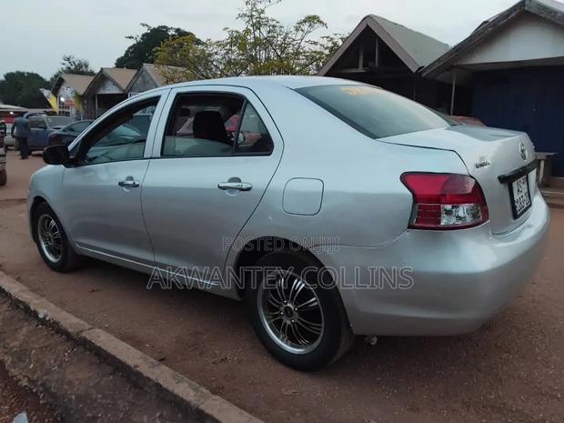 Toyota Yaris 2011 Silver